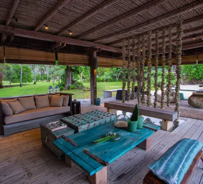 Communal area to mingle with the other guests.