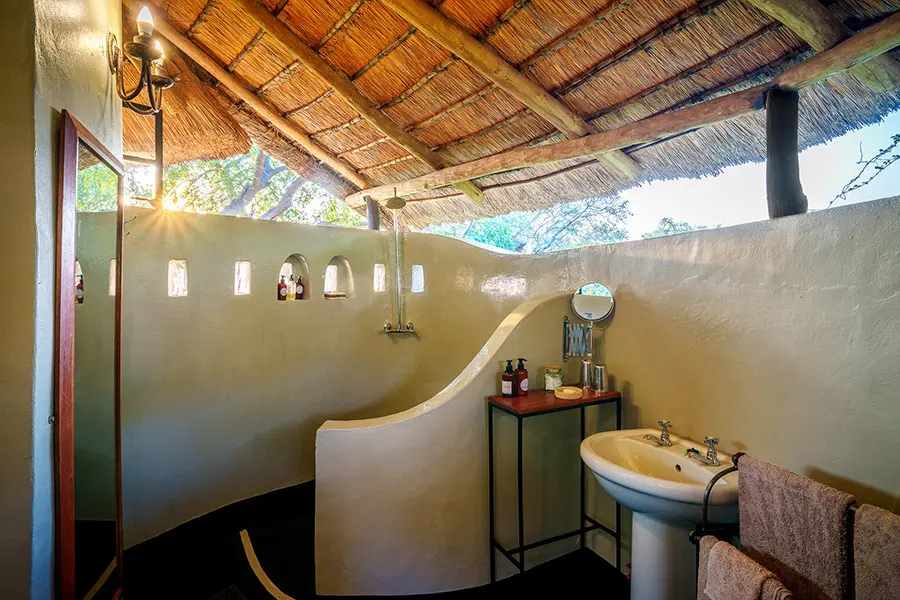 nsefu-camp-south-luangwa-zambia-bathroom-2