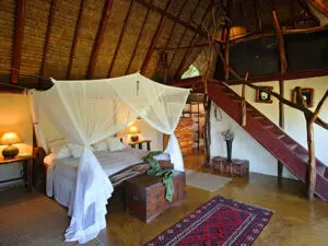 Created for families or couples, Nyati House offers two luxurious en suite bedrooms.