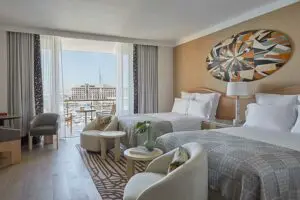 Harbour Grand Queen suite.