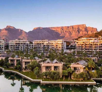 One & Only Ciudad del Cabo con vistas a Table Mountain.
