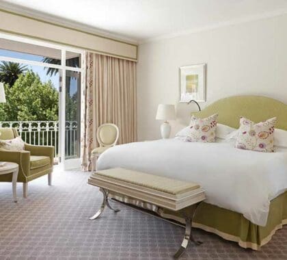 Oasis-deluxe-room-at-Mount-Nelson,-A-Belmond-Hotel,-Cape-Town