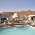 Okahirongo Elephant Lodge, de diseño único, un oasis en el desierto.