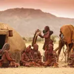 Conozca a los seminómadas himba de Namibia | Okahirongo Elephant Lodge