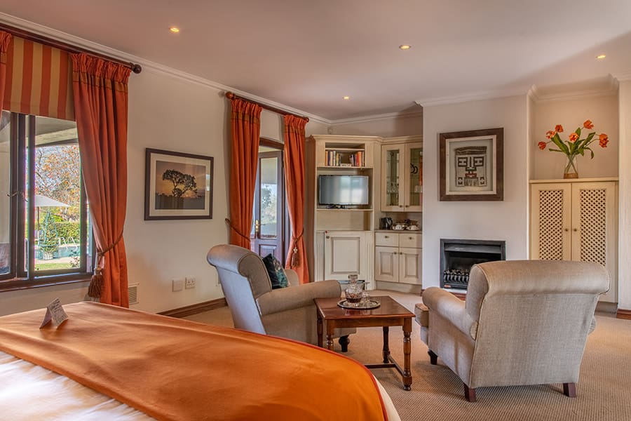 olivers-restaurant-lodge%28olivers-luxury-room-4
