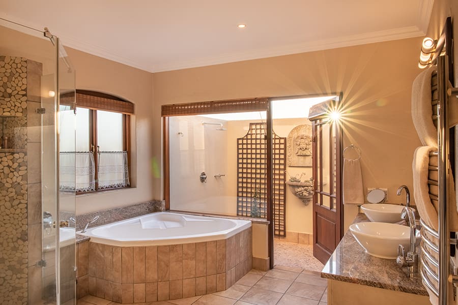 olivers-restaurant-lodge%47olivers-executive-suite-7