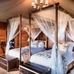 La tienda familiar ofrece una habitación extra con dos camas individuales.