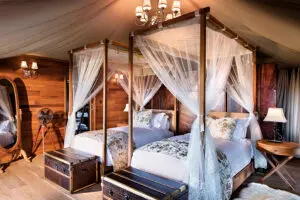 La tienda familiar ofrece una habitación extra con dos camas individuales.