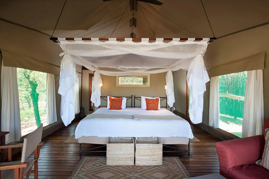Interior del Ongava Tented Camp.