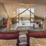 Las suites del campamento son amplias y cuentan con grandes terrazas con sombra.