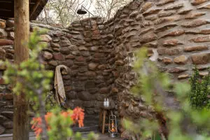 Ducha exterior en el Kwandwe Great Fish River Lodge Kwandwe Private Game Reserve en Sudáfrica.