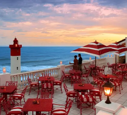 Oyster Box bar and lighthouse