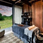 Disfrute de un tratamiento de spa rejuvenecedor o de un masaje en el spa del hotel.