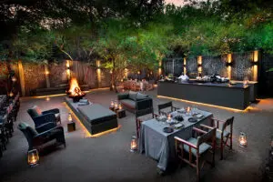Disfrute de los famosos banquetes en la sabana del lodge.