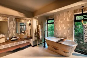 Luxuriously appointed bathroom | Phinda Forest Lodge