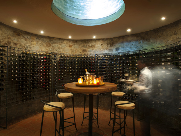 Enjoy a personalised wine tasting experience in the well-stocked wine cellar.