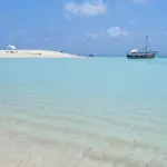 El lujoso y rústico Pole Pole Bungalow Resort está situado en la preciosa isla de Mafia, frente a la costa de Tanzania.