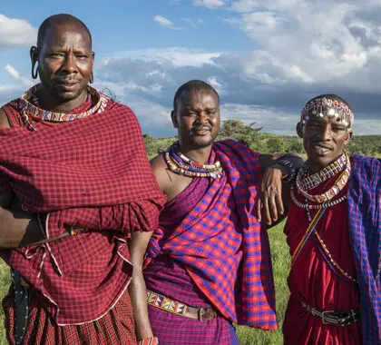 Interacciones culturales con guerreros masai. 