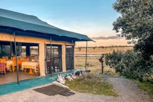 Exterior del campamento.