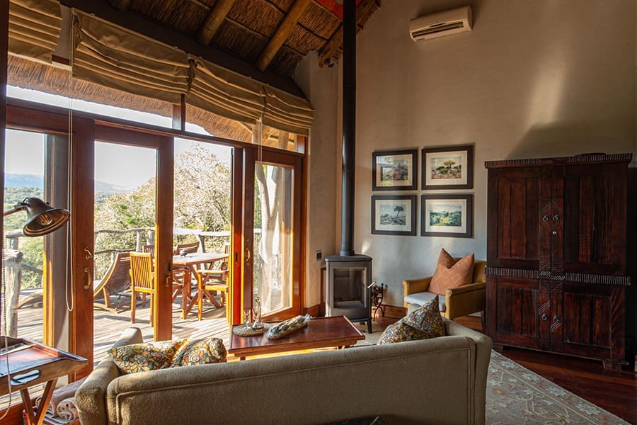 pumba-msenge-bush-lodge-eastern-cape-family-suite_lounge_fireplace-and-aircon