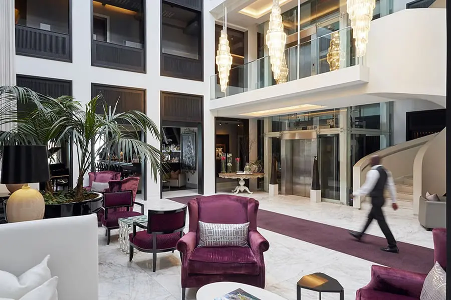 El Queen Victoria Hotel está situado en un conjunto de edificios históricos del distrito V&A Waterfront.