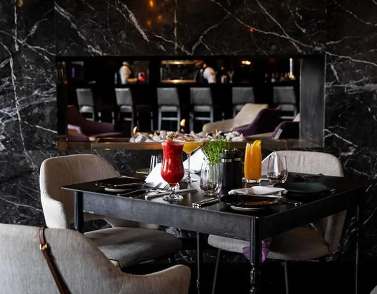 Expect elegant spaces and fine dining at Queen Victoria Hotel. 