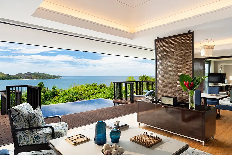 raffles-praslin-villa con un dormitorio y piscina panoramica-1
