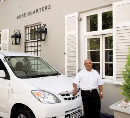 Exterior de More Quarters.