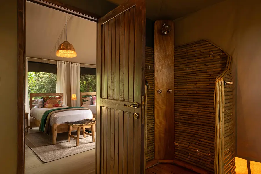 rekero-camp-family-room-bathroom-to-twin-room