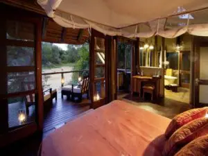 Las habitaciones son muy espaciosas y todas tienen una terraza privada desde la que se puede observar la vida salvaje.