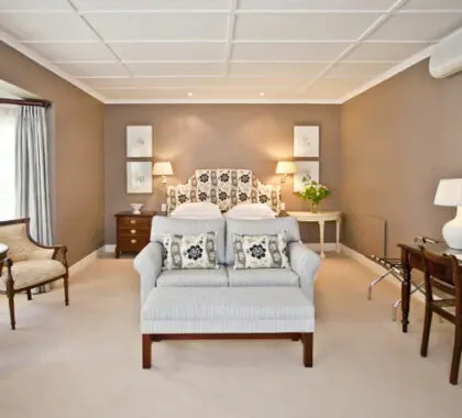Todas las habitaciones del Rosenhof son accesibles para minusválidos y están decoradas con muebles de estilo victoriano.