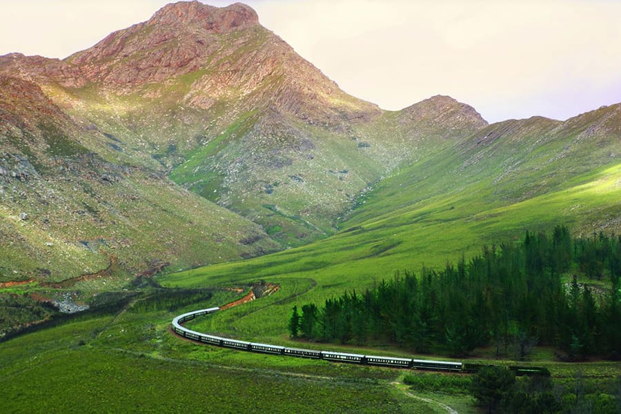 Dramáticos paisajes en un viaje en tren con Rovos Rail | Go2Africa