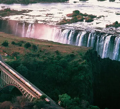 Viaje en tren por las cataratas Victoria | Rovos Rails