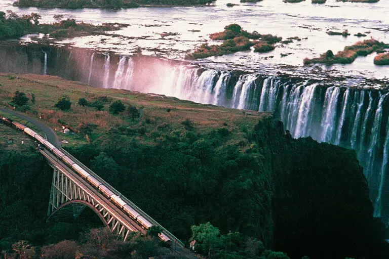 Take a scenic railway trip through Victoria Falls | Rovos Rails
