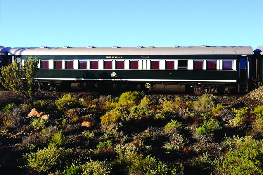 rovos-rail-the-train-travelling-through-the-karoo-on-its-way-to-cape-town-2-2