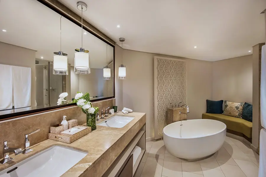 royal-palm-hotel-beachcomber-mauritius-ocean_suite_bathroom