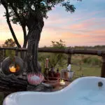 Disfrute de un baño al aire libre.