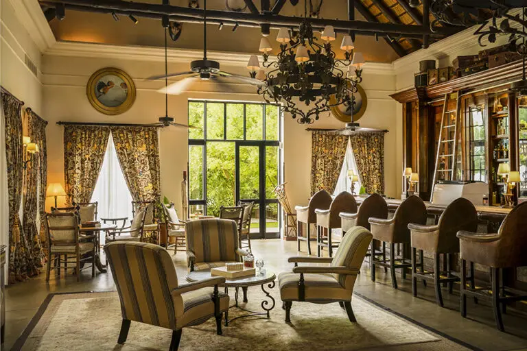 Fine dining & top-tier bar.