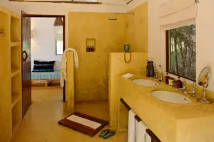 RubondoIslandCamp-Bathroom-StandardRoom