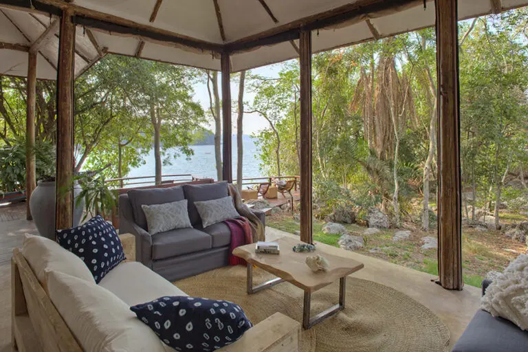 RubondoIslandCamp-Interior-Lounge