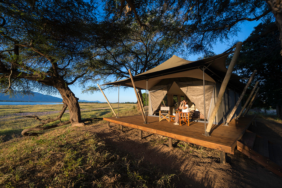 Ruckomechi Camp is situated on the western boundary of Mana Pools National Park.
