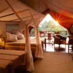 Interior de la tienda del Rufiji River Camp.