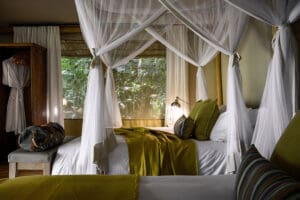 Las suites de las tiendas cuentan con camas de matrimonio.