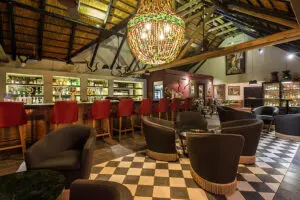 Sip on drinks at the lodge's well-stocked bar, including a selection of fine South African wines and gins.