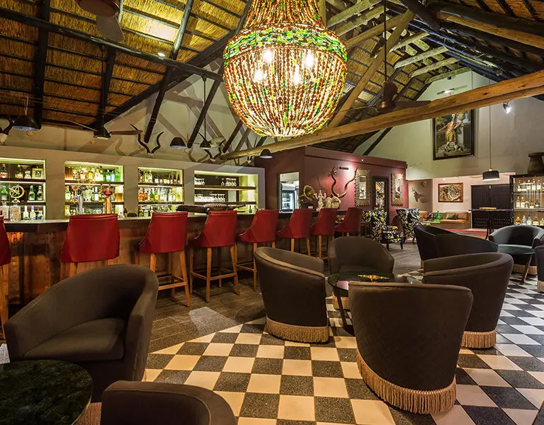 Sip on drinks at the lodge's well-stocked bar, including a selection of fine South African wines and gins.