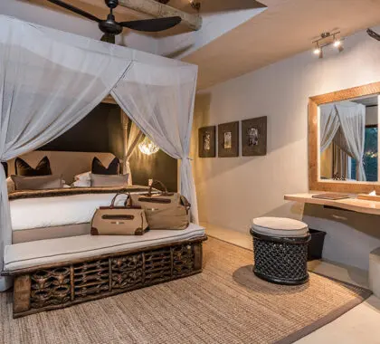 Las camas tienen mosquitera para dormir tranquilamente.