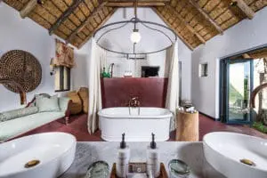 El gran cuarto de baño de la Suite Presidencial Ivory. 
