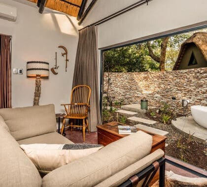 Las Suites de lujo disponen de una lujosa bañera exterior. 