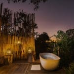 La Suite Luna de Miel cuenta con una bañera exterior para disfrutar de un lujoso baño bajo las estrellas.