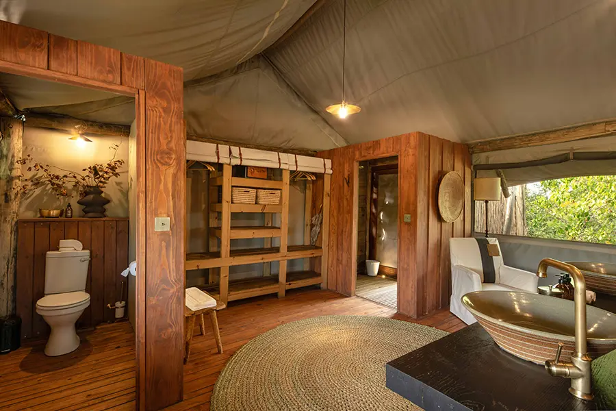 sable-alley-natural-selection-botswana-khwai-private-reserve-okavango-delta-_family-tent-bathroom-2